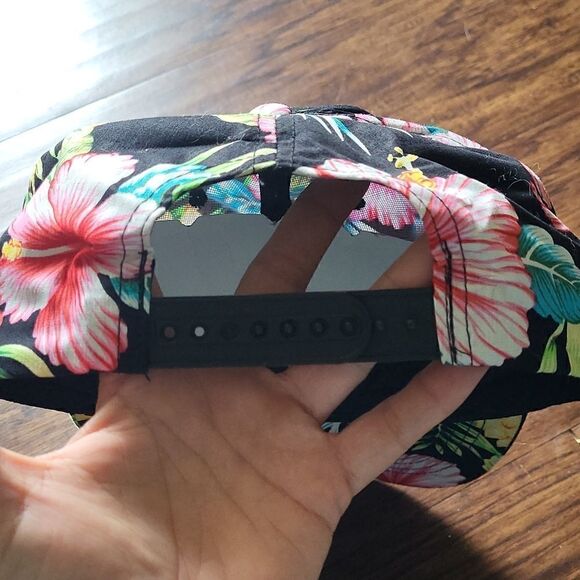 NWOT Los Angeles Tropical Print SnapBack Hat‎ - Picture 7 of 7